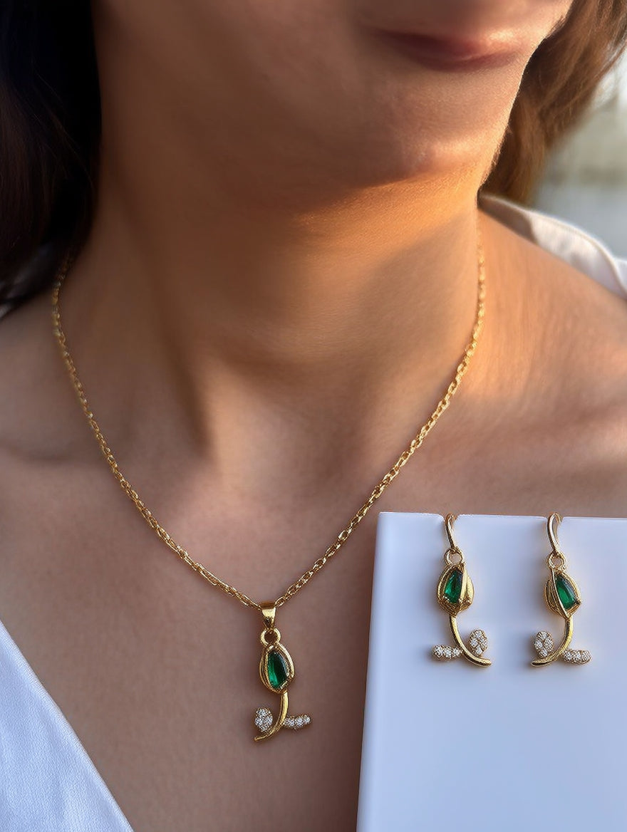 Green tulip pendant with earrings