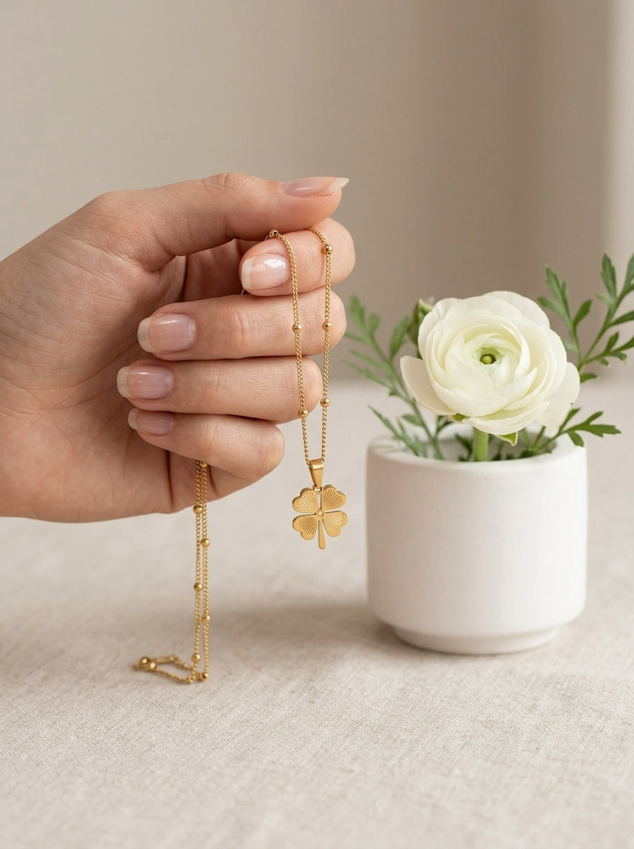Clover theamed pendent