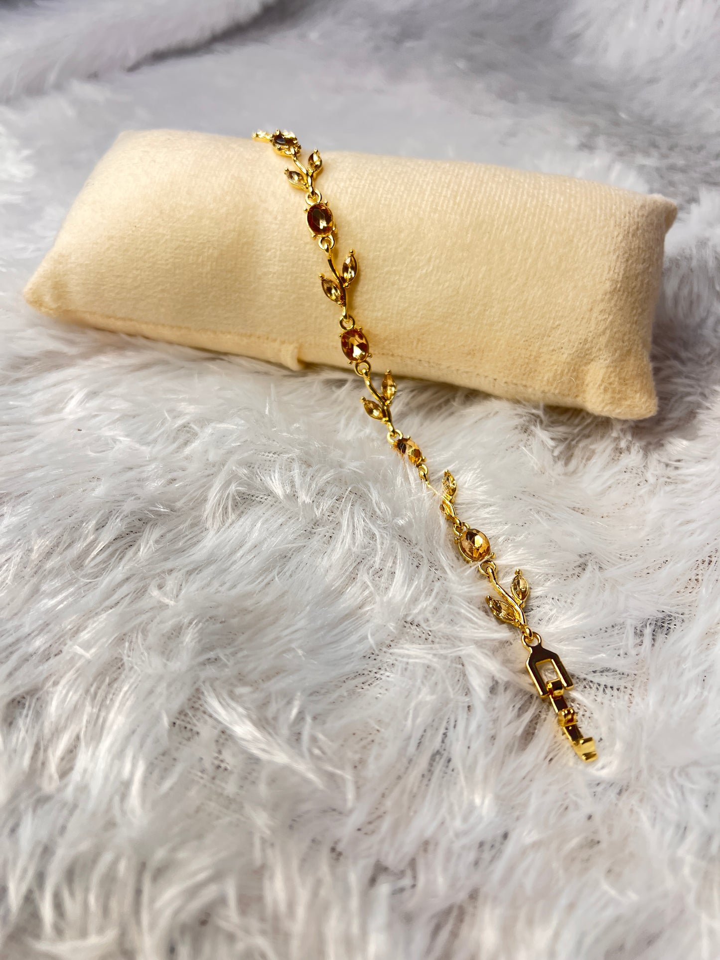 Golden tulip bracelet