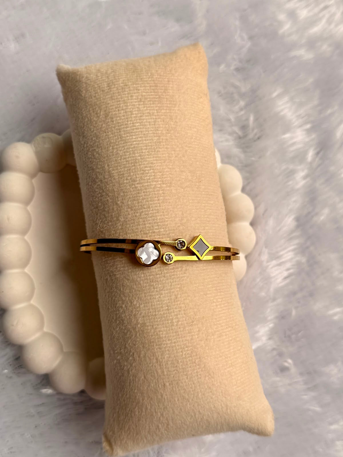 Adjustable bangle