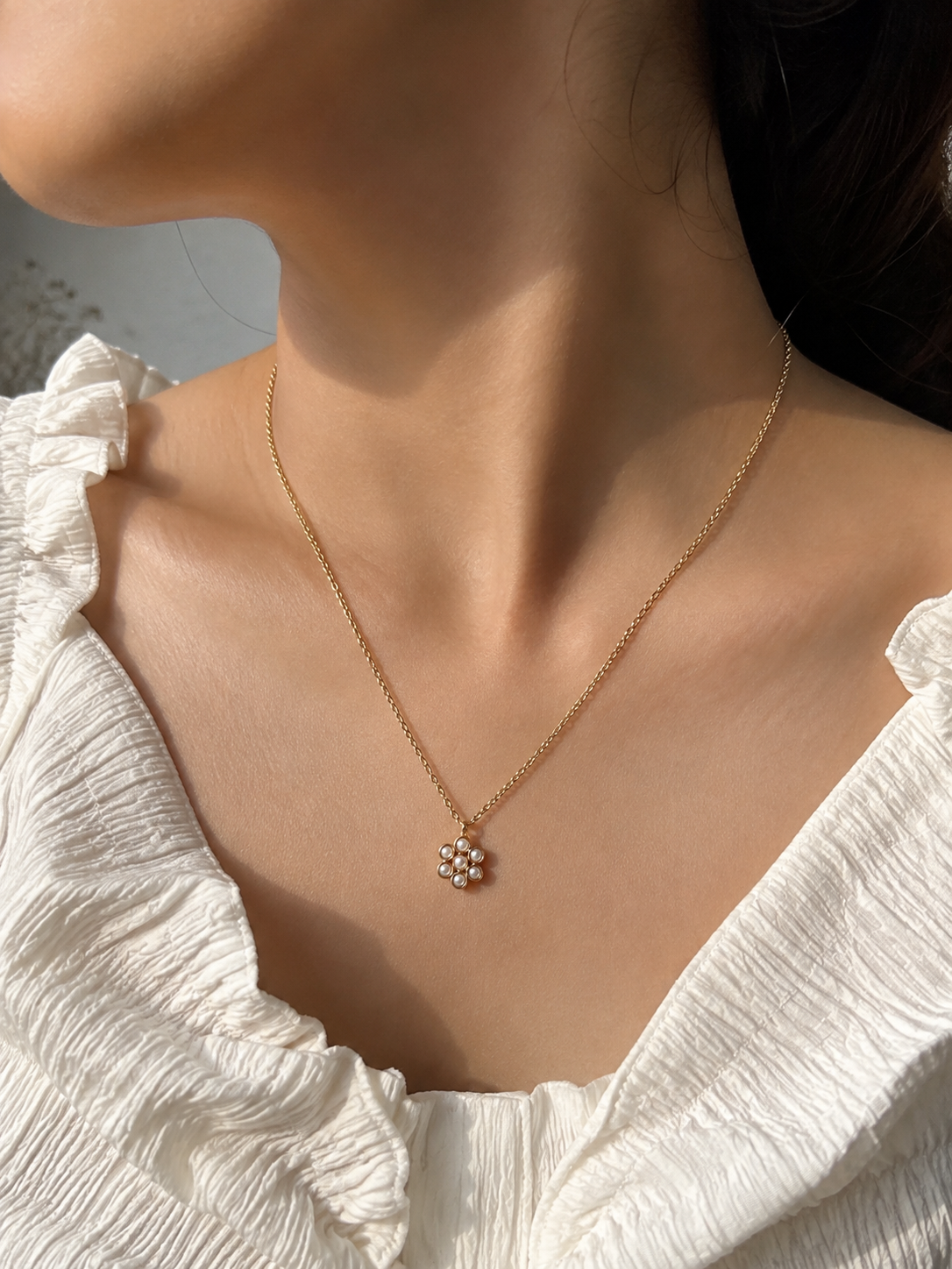 Pearl flower pendent