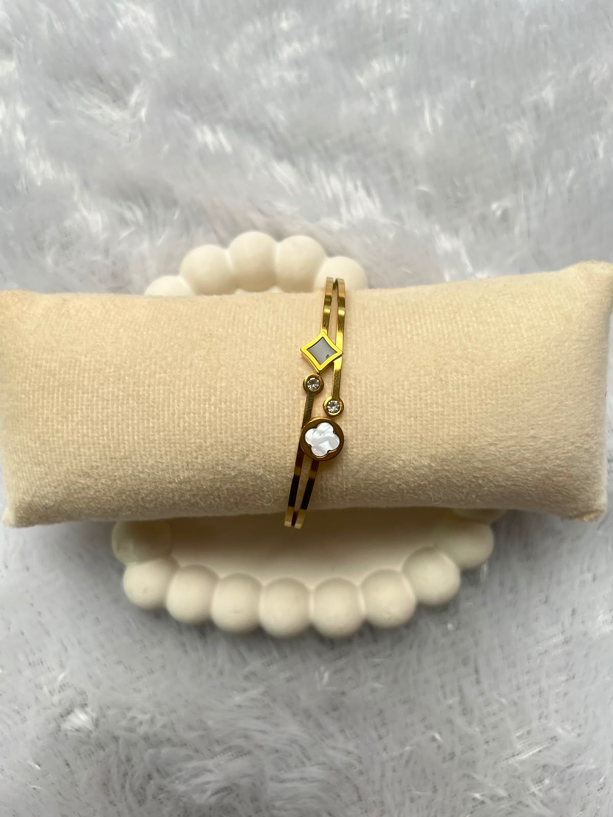 Adjustable bangle
