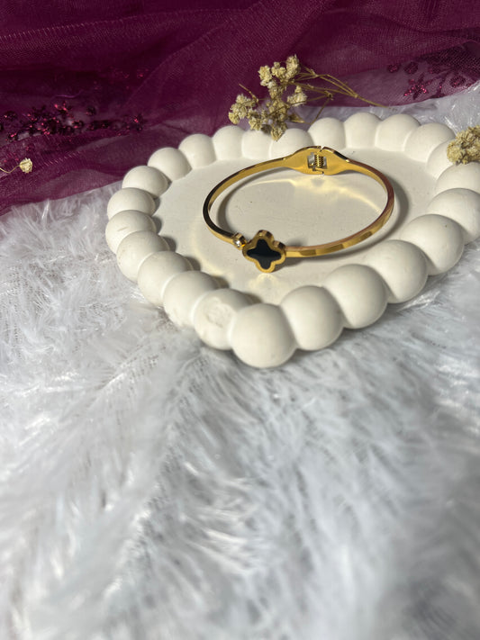 Adjustable bangle