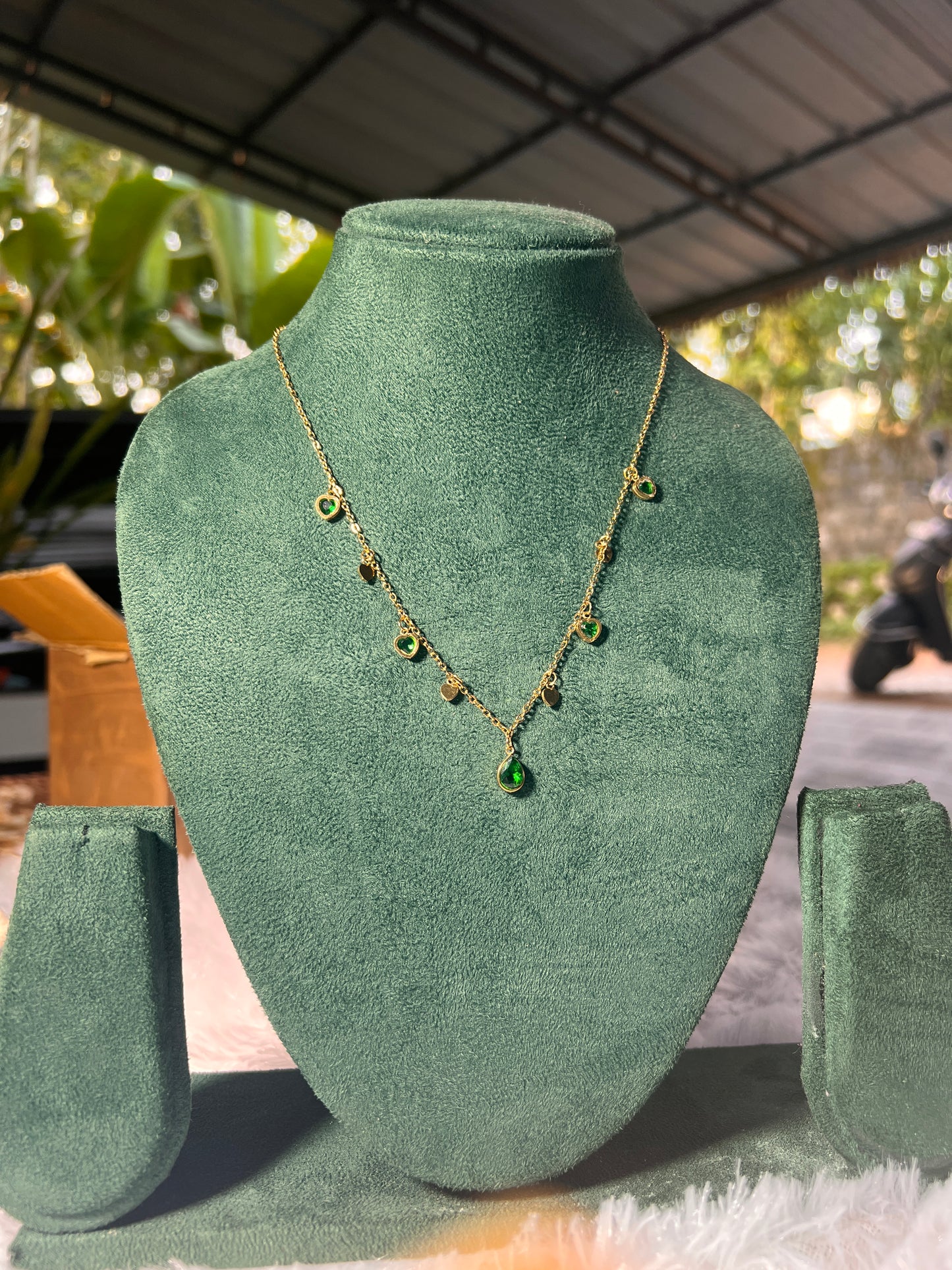 Green stoned hanging chain