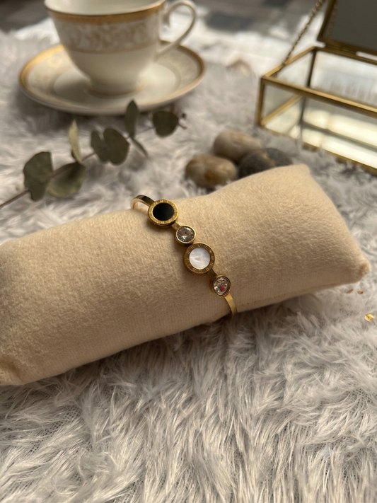 Circle stone Gold bangle