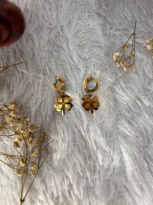 Clover theamed earrings 