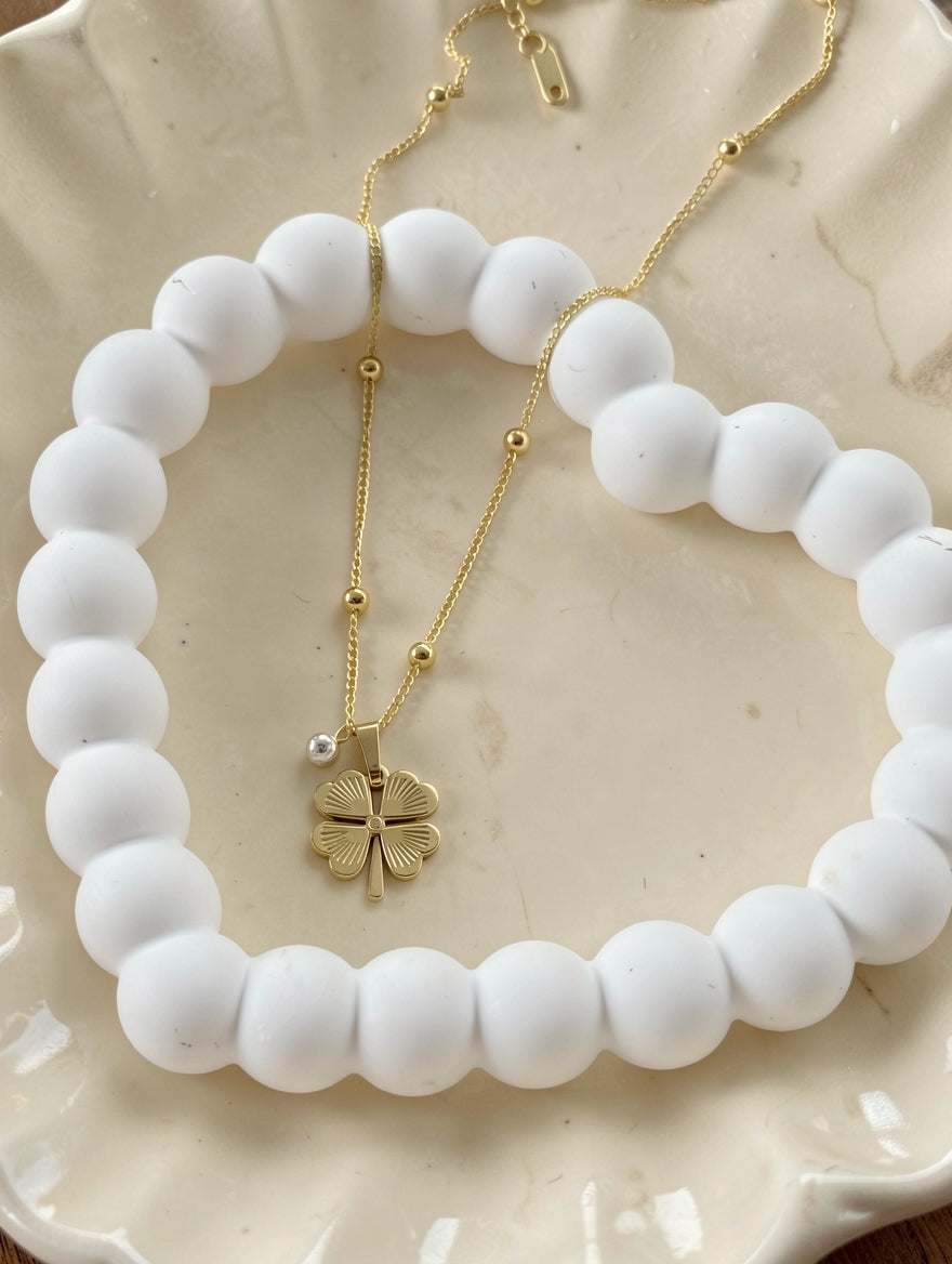 Clover theamed pendent