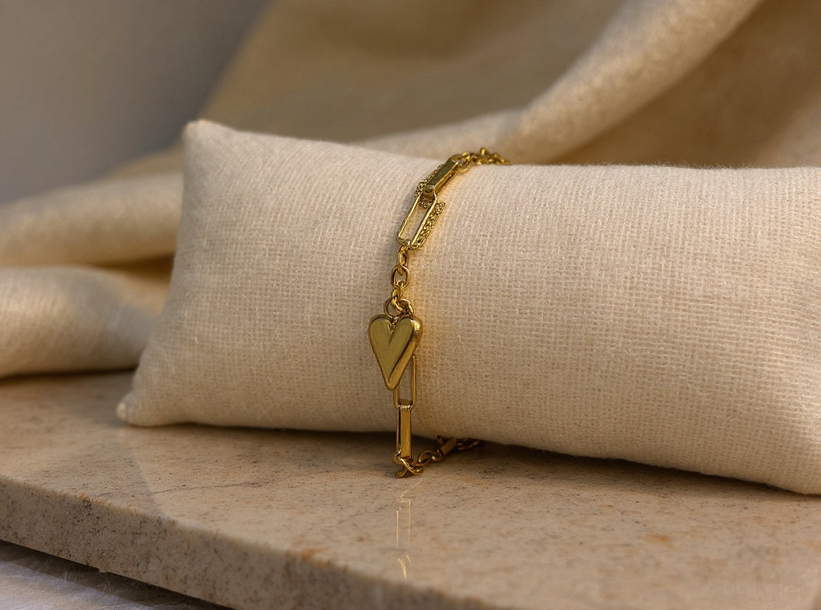 Heart theamed bracelet