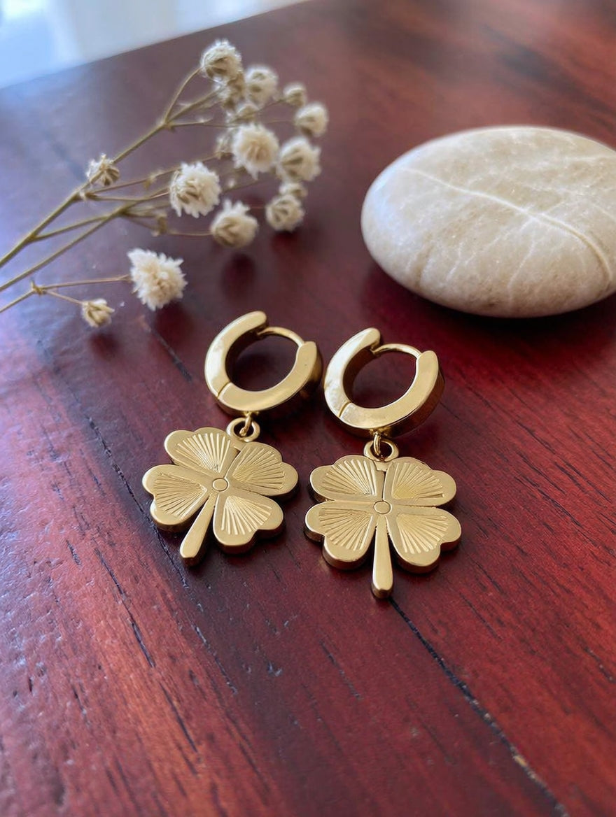 Clover theamed earrings