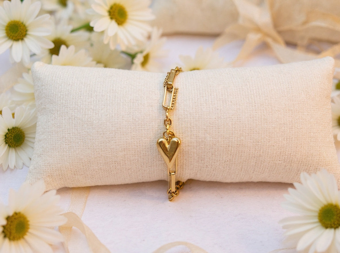 Heart theamed bracelet