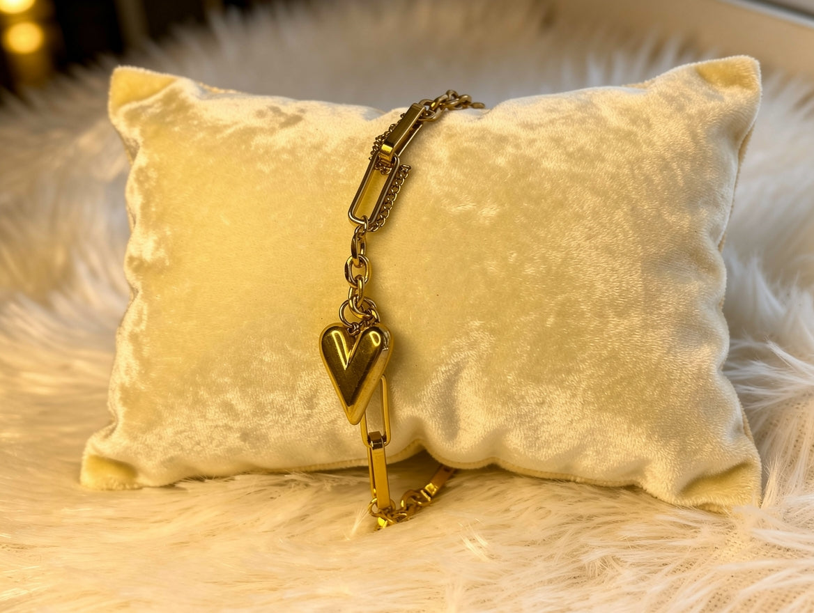 Heart theamed bracelet
