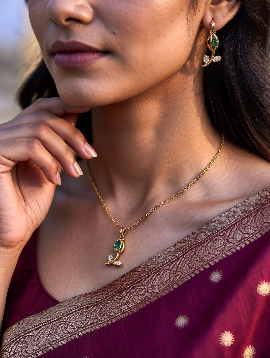 Green tulip pendant  with earrings
