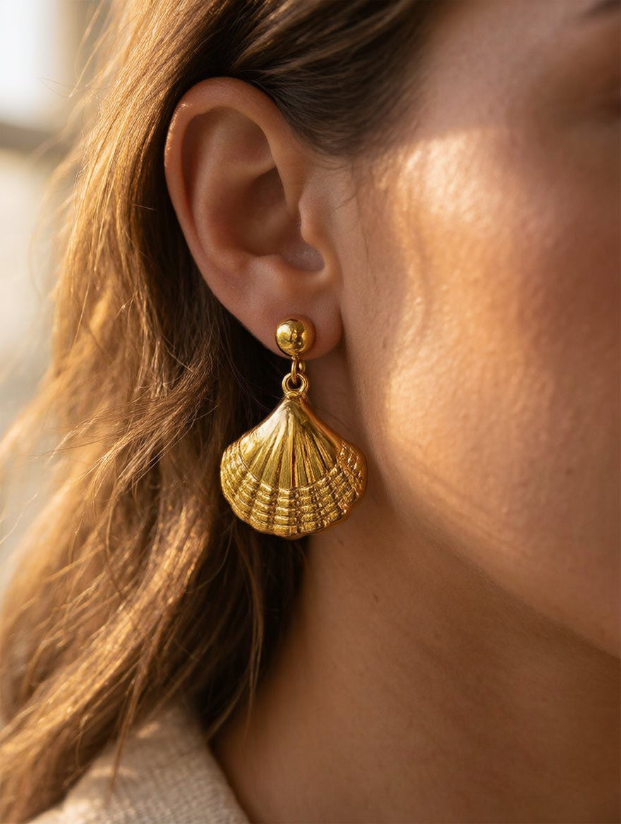 shell theamed earrings