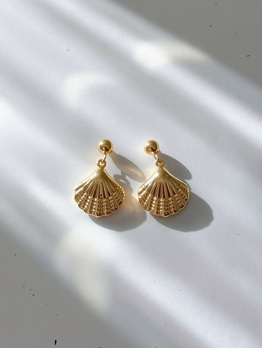 shell theamed earrings
