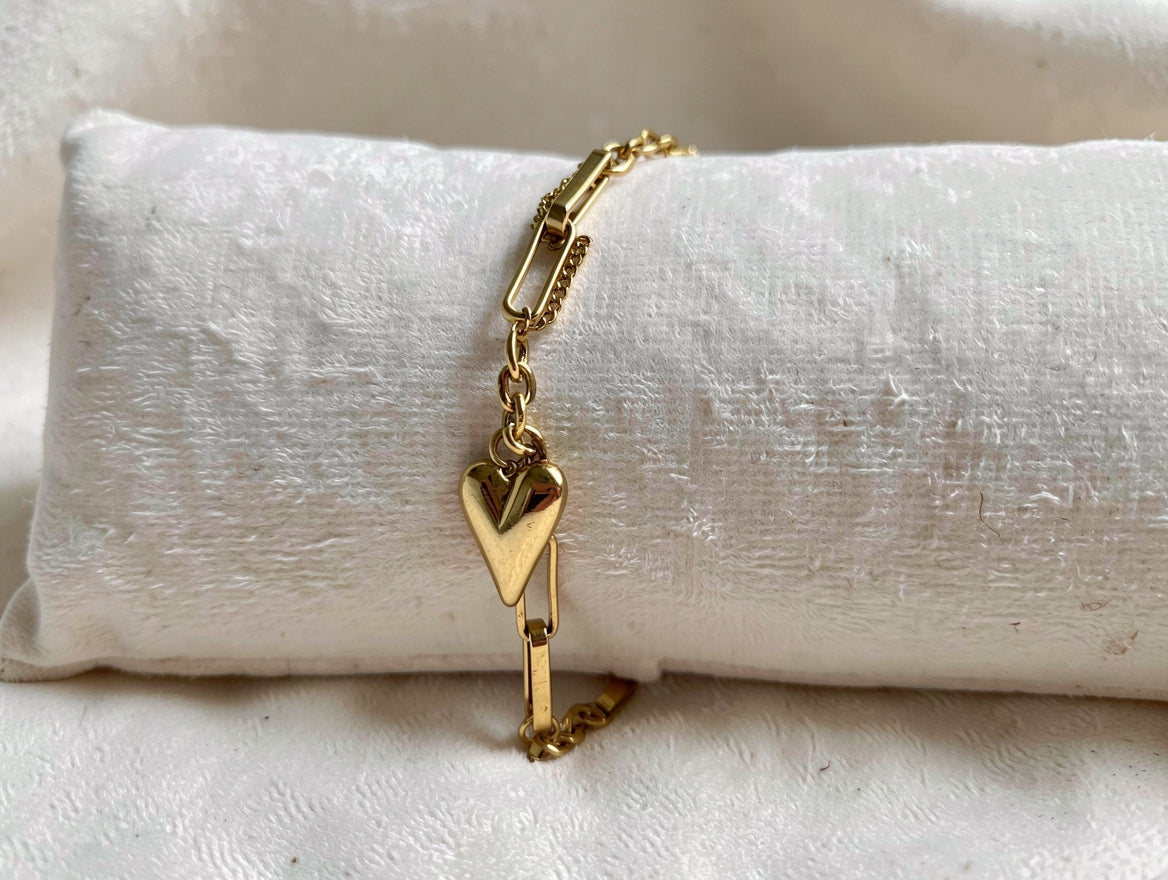 Heart theamed bracelet