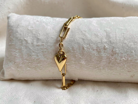 Heart theamed bracelet