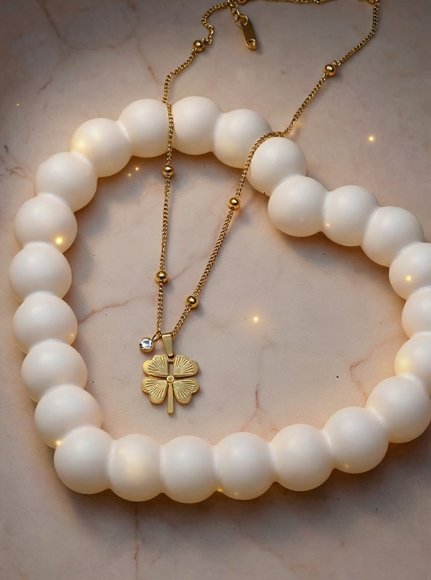 Clover theamed pendent