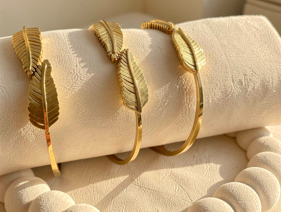 Leaf themed bangle