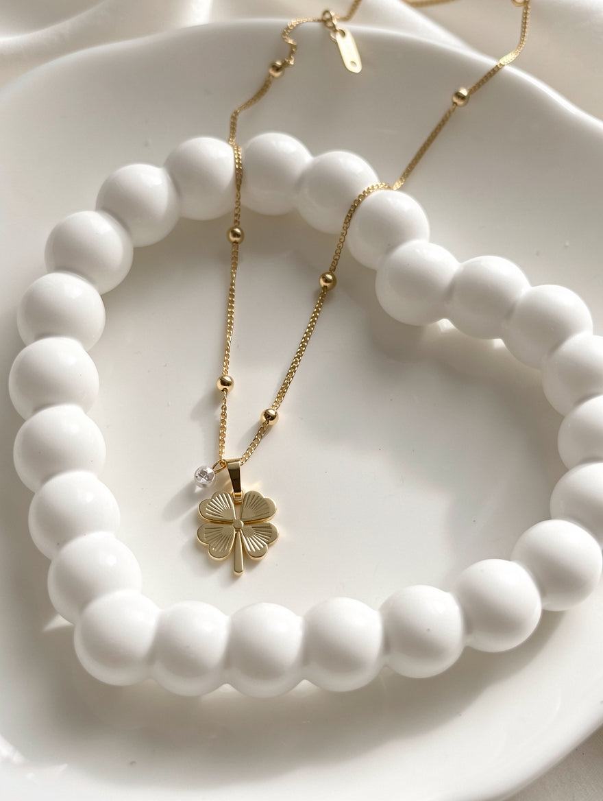 Clover theamed pendent