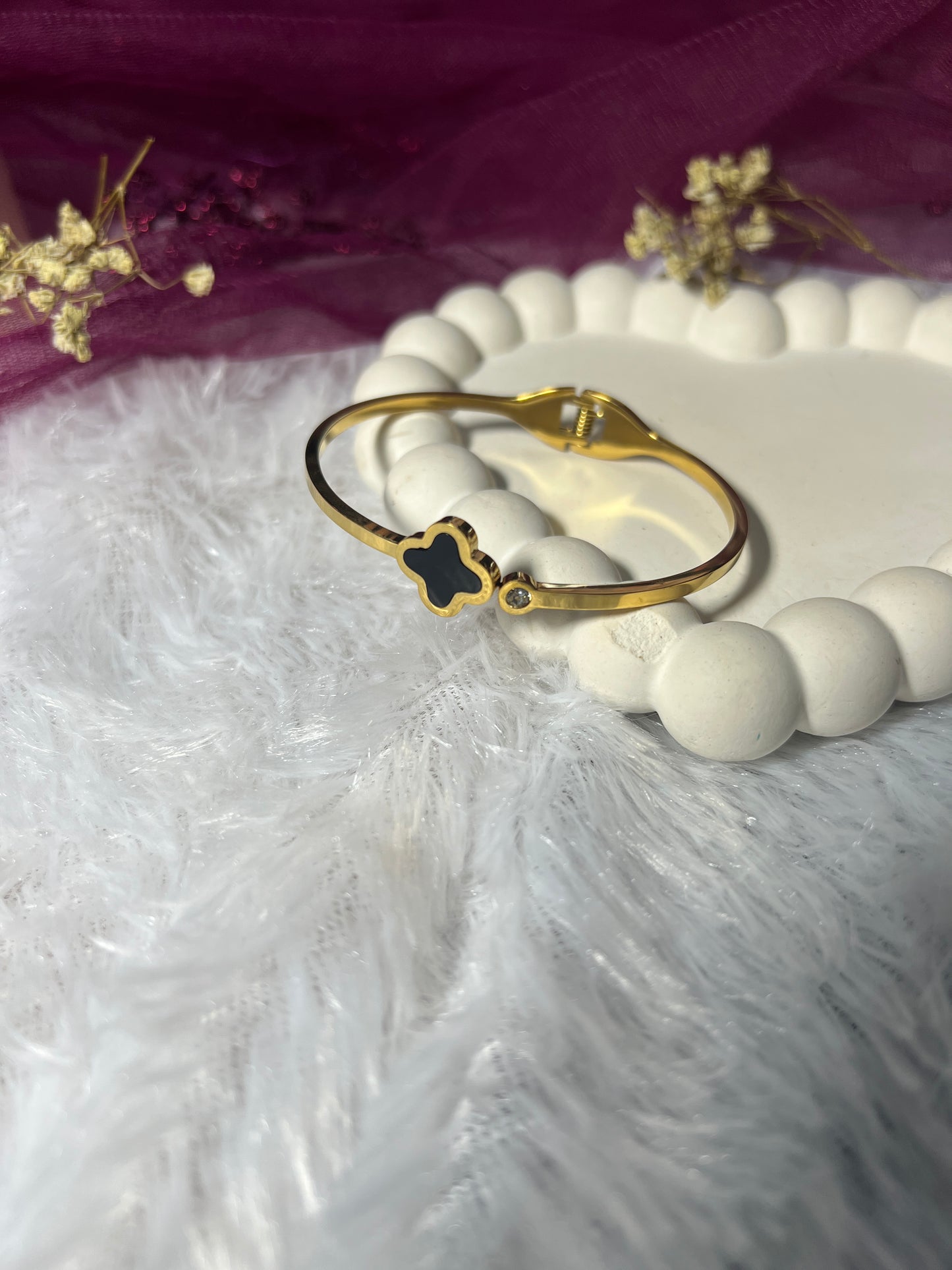 Adjustable bangle
