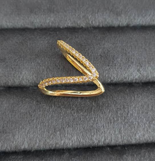 v Shaped Rings