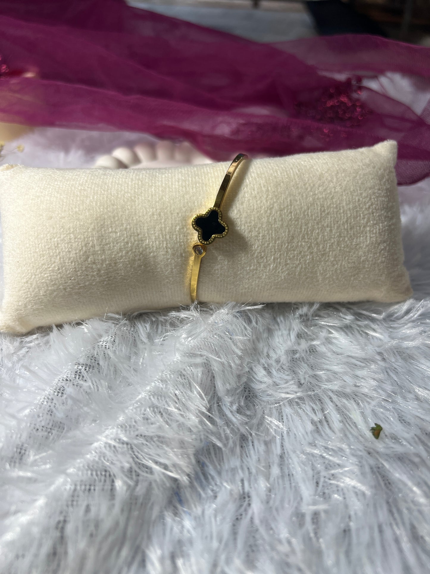 Adjustable bangle
