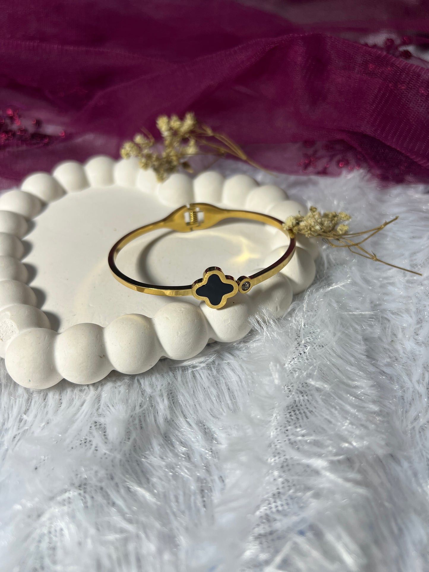 Adjustable bangle