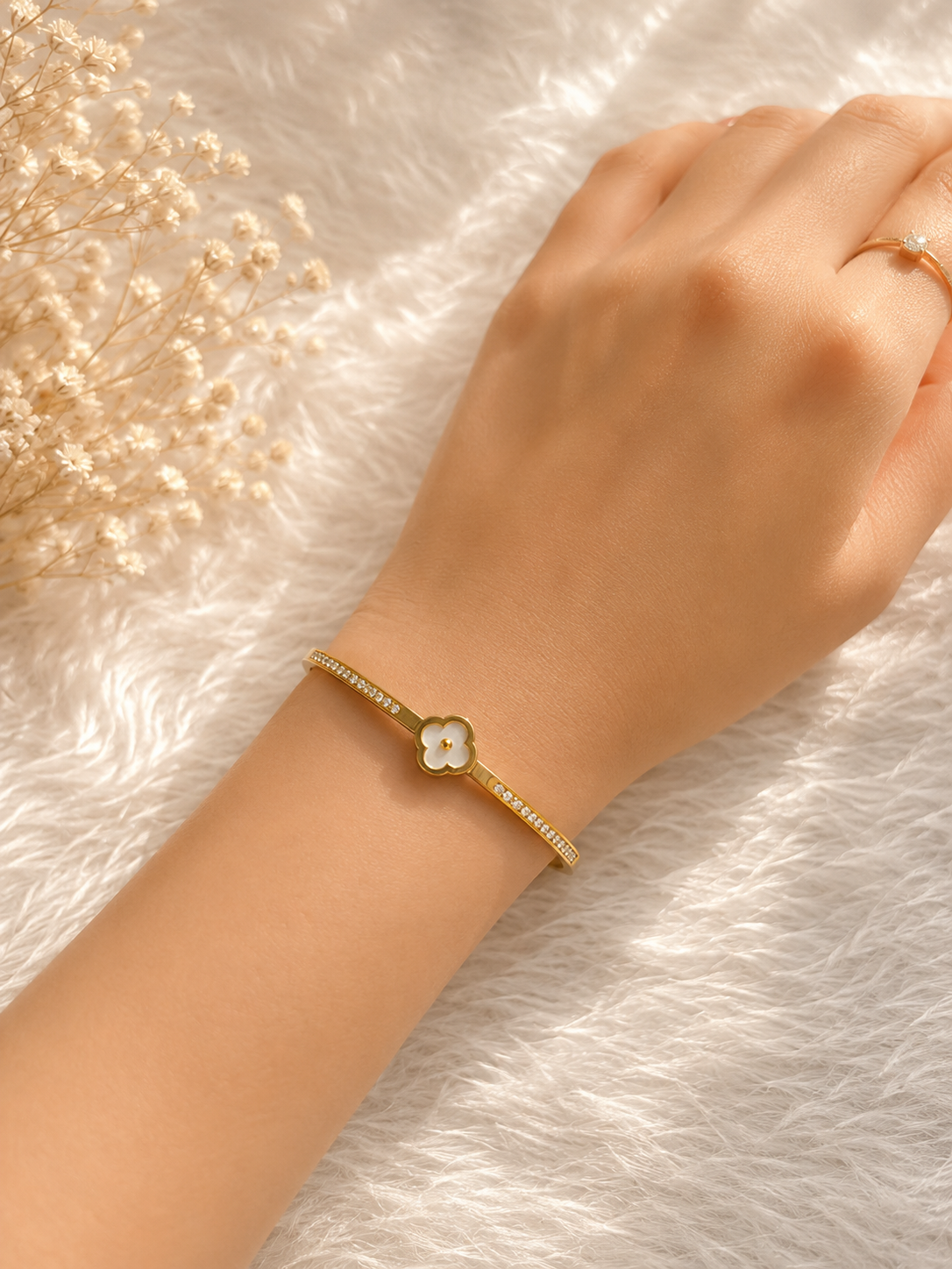 Gold Clover Stone Bangle
