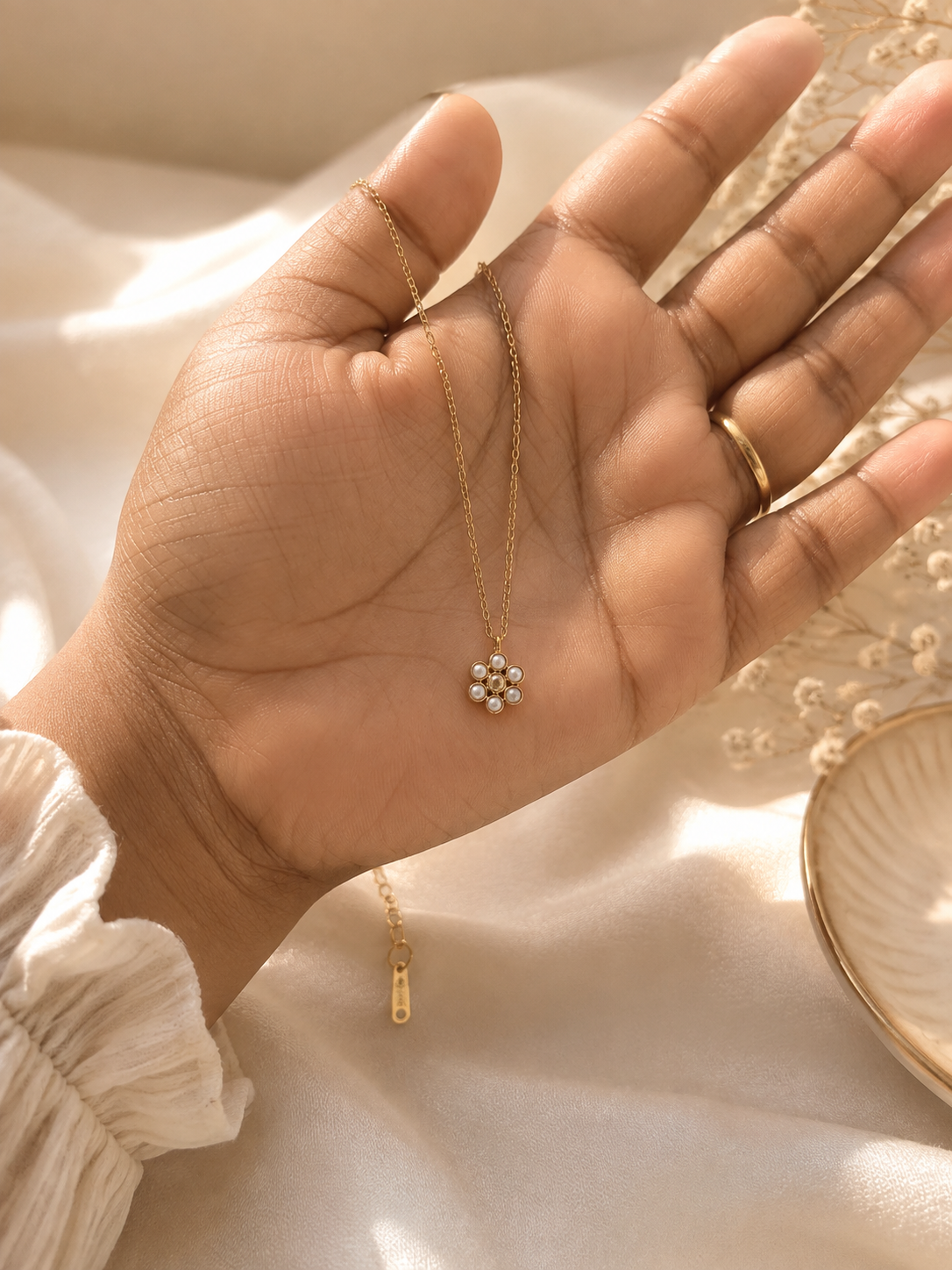Pearl flower pendent
